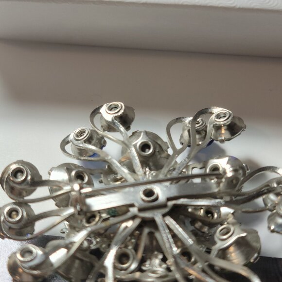 Antique Aurora Borealis Brooch Something Blue on Rhodium finish Glam Unsigned - Picture 5 of 6